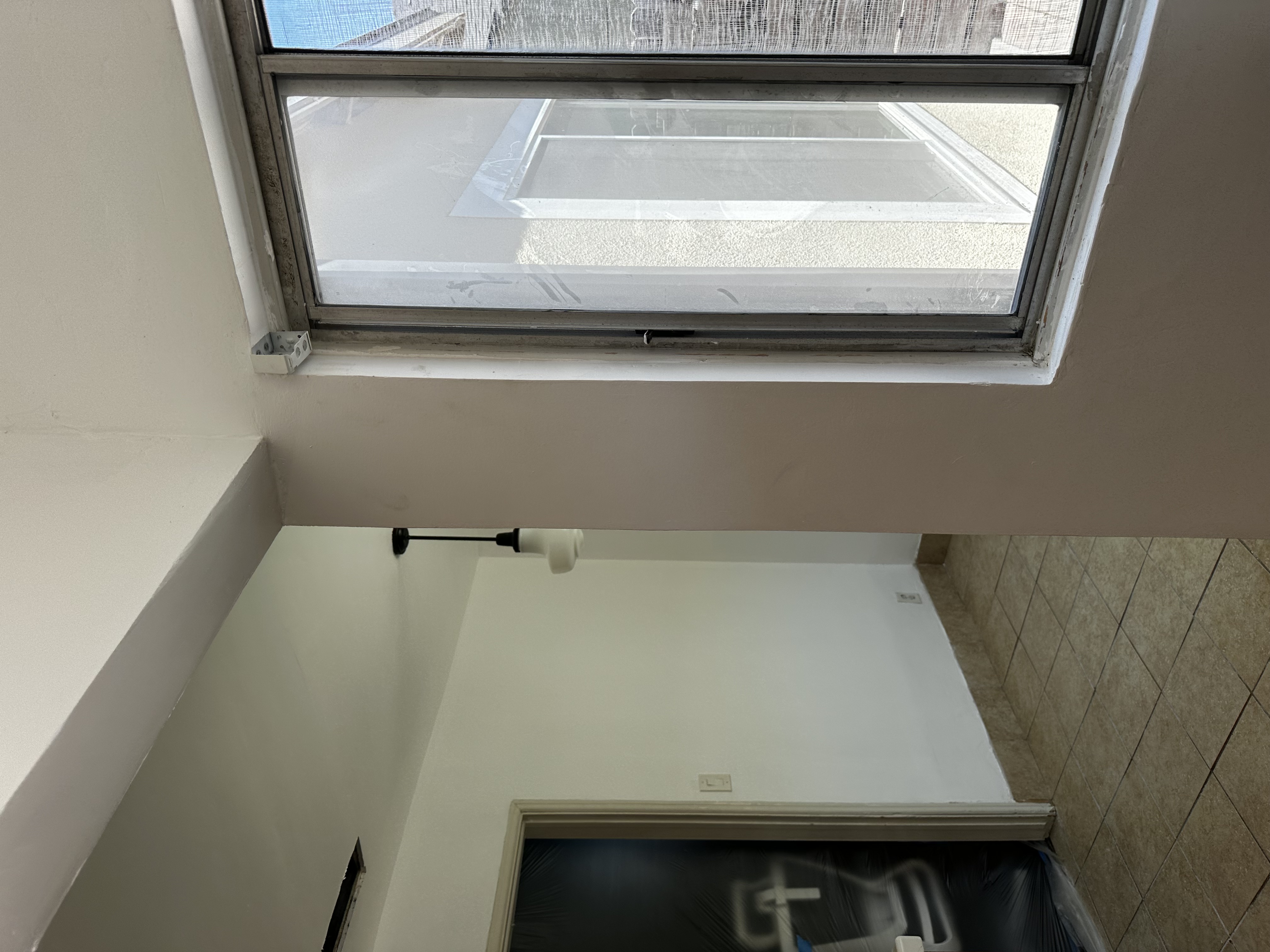 Crack repair around window frame before repaint